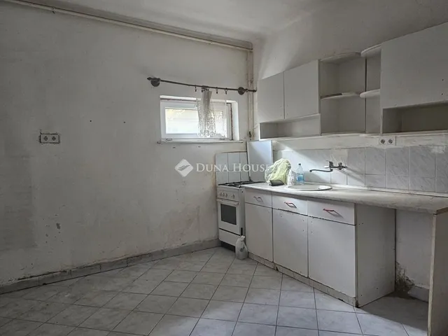 Eladó ház Pécs, Kertváros 180 nm