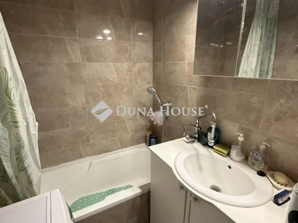 Eladó lakás Pécs, Kertváros 63 nm