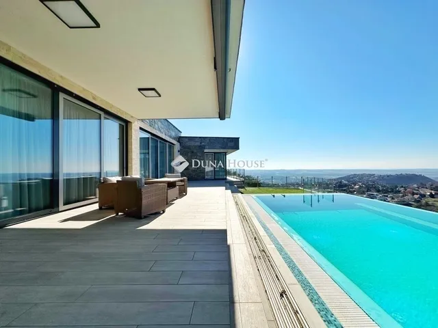 Eladó ház Pécs, Bálics 223 nm