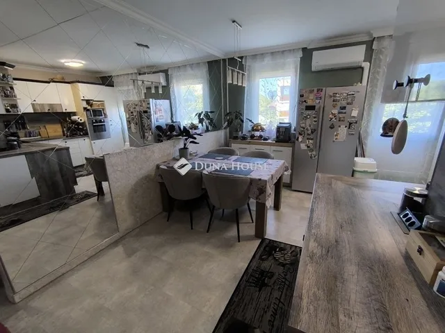 Eladó lakás Pécs, Kertváros 74 nm