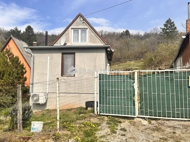 Eladó telek Pécs 2000 nm