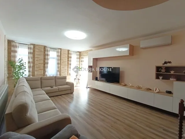 Eladó ház Pécs, Hird 163 nm