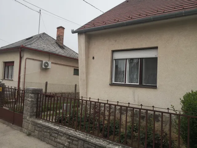 Eladó lakás Pécs, Kertváros 70 nm