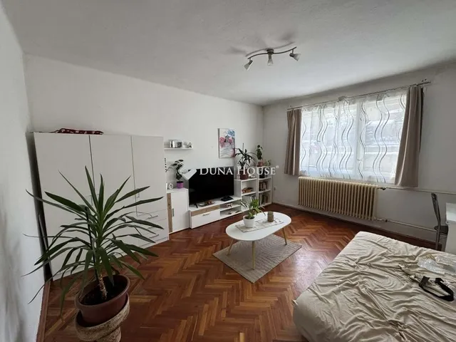 Eladó ház Pécs, Budai városrész 198 nm