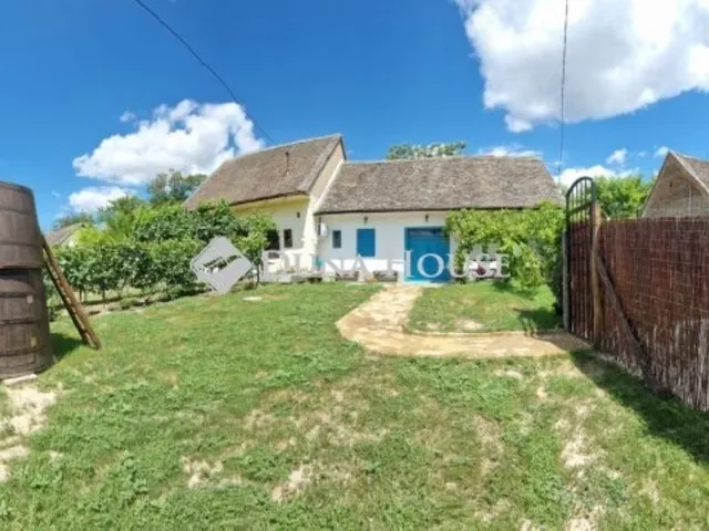 Eladó nyaraló Majs 50 nm