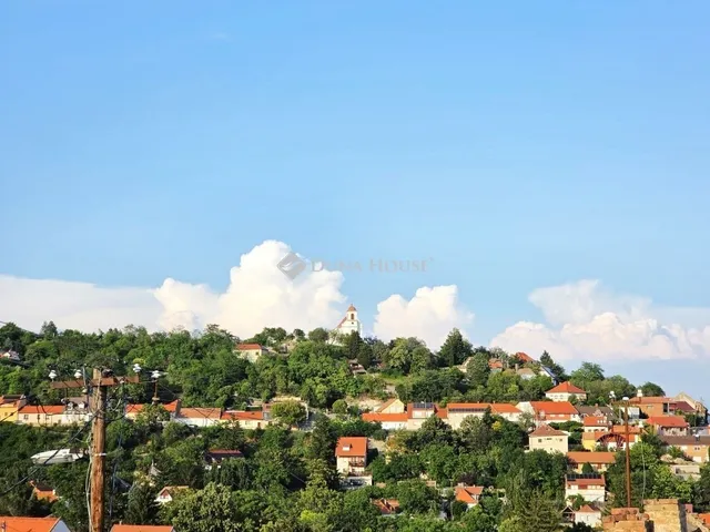 Eladó lakás Pécs, Tettye 178 nm