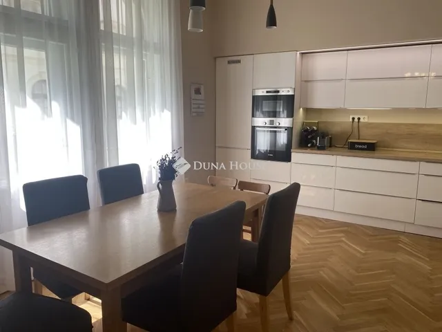Eladó lakás Pécs 132 nm