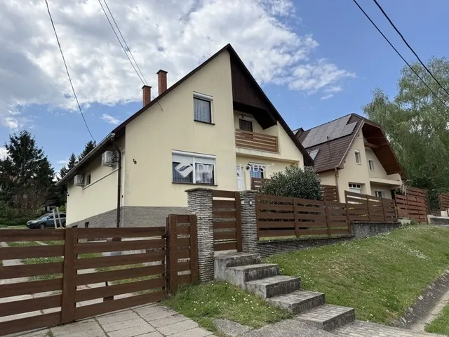 Eladó ház Pécs 239 nm