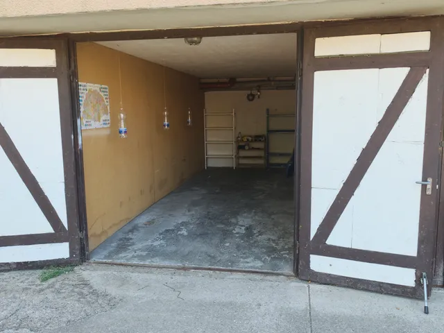 Eladó garázs Pécs, Kertváros 15 nm
