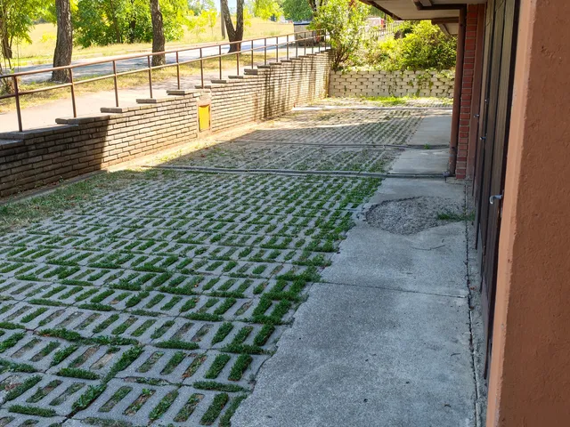 Eladó garázs Pécs, Kertváros 15 nm