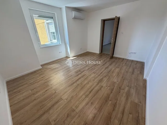 Eladó lakás Pécs 68 nm