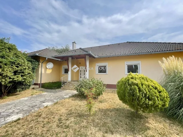 Eladó ház Kozármisleny 232 nm