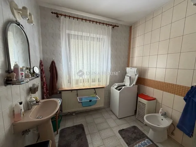 Eladó lakás Kozármisleny 160 nm