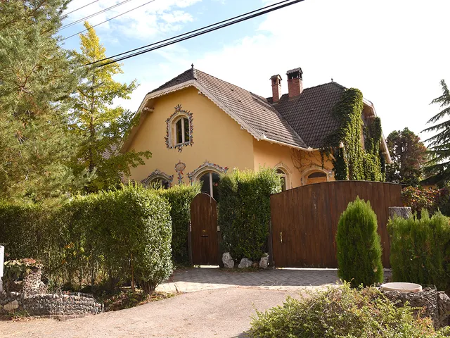 Eladó ház Pécs, Hird 151 nm