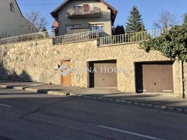 Eladó ház Pécs, Mecsekoldal 255 nm