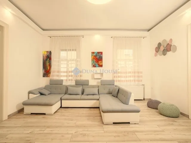 Eladó lakás Pécs 138 nm