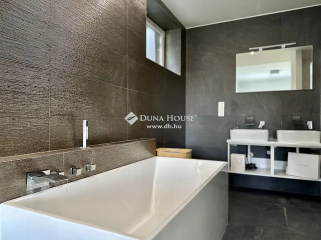 Eladó ház Pécs 190 nm