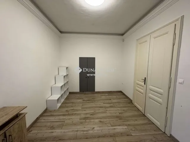 Eladó lakás Pécs 138 nm