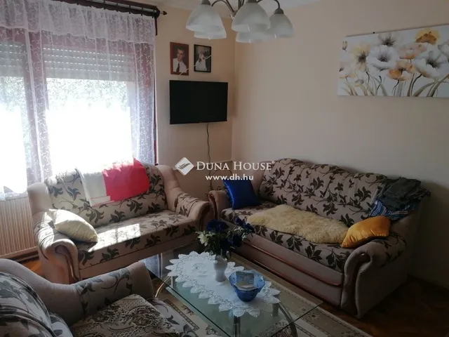 Eladó ház Komló 95 nm