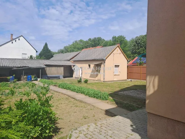 Eladó ház Szentlőrinc 170 nm