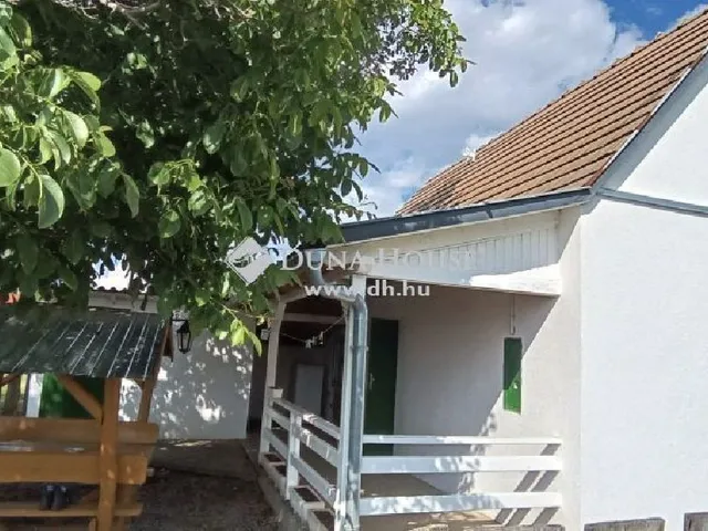 Eladó üdülő és hétvégi ház Szentlőrinc 40 nm
