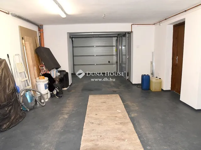Eladó ház Pécs, Málom 181 nm