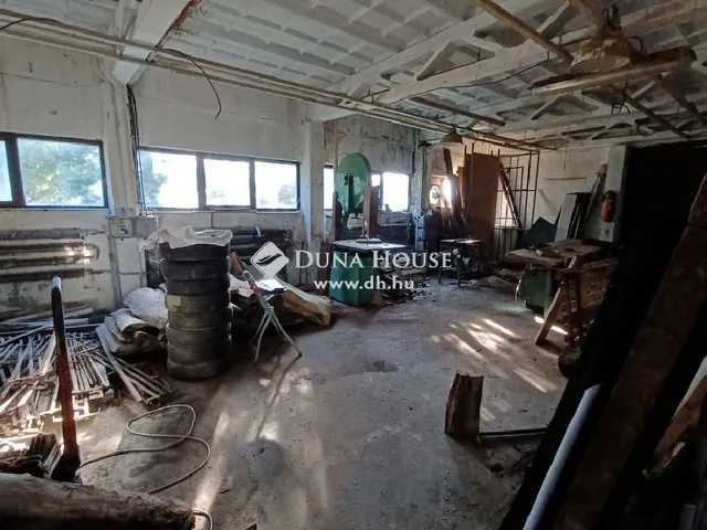 Eladó kereskedelmi és ipari ingatlan Bátaszék 3325 nm