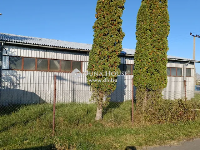 Eladó kereskedelmi és ipari ingatlan Bátaszék 3325 nm