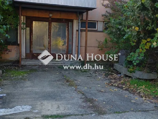 Eladó kereskedelmi és ipari ingatlan Bátaszék 3325 nm