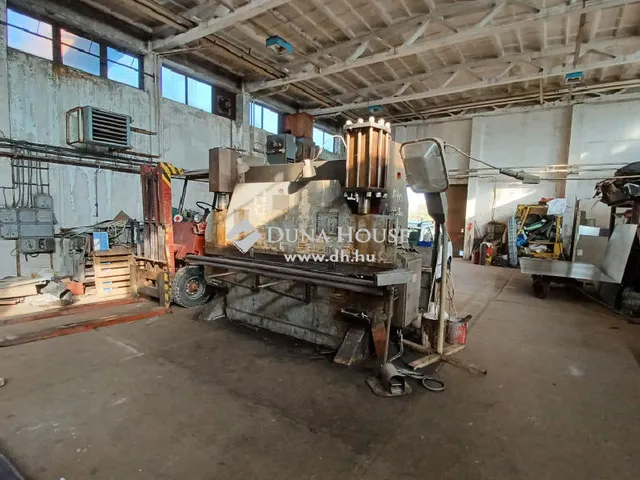 Eladó kereskedelmi és ipari ingatlan Bátaszék 3325 nm