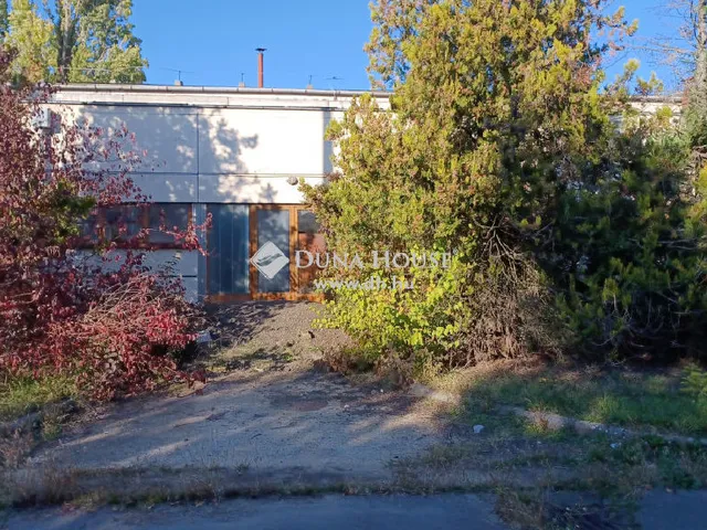 Eladó kereskedelmi és ipari ingatlan Bátaszék 3325 nm
