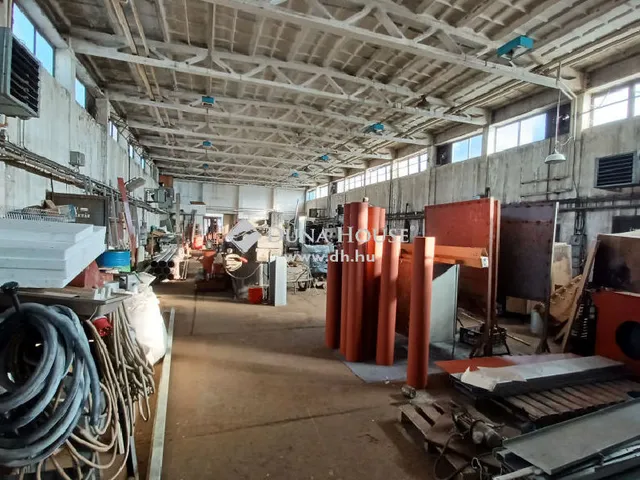 Eladó kereskedelmi és ipari ingatlan Bátaszék 3325 nm