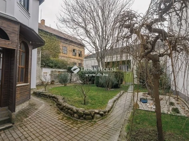 Eladó lakás Pécs 138 nm