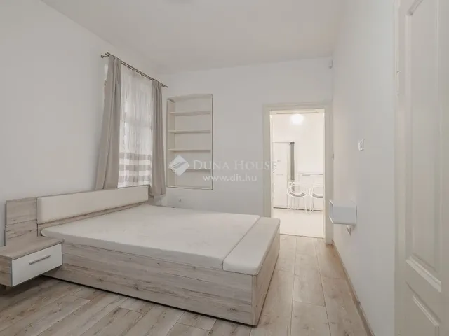 Eladó lakás Pécs 138 nm