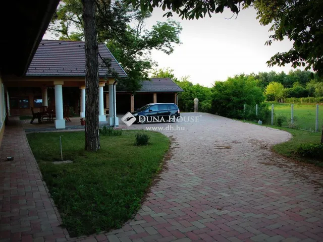 Eladó ház Bikács 450 nm