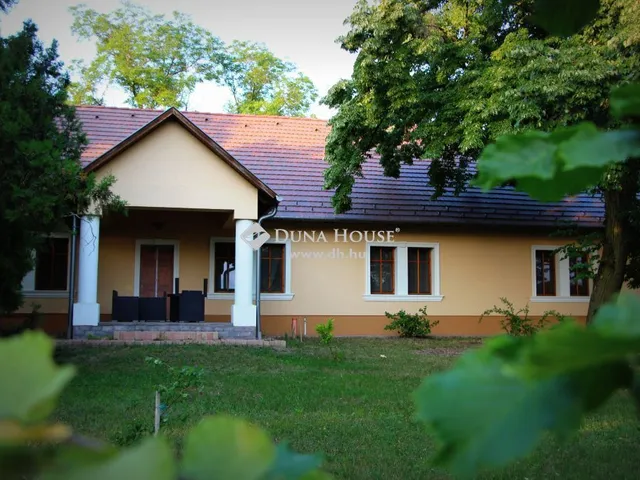 Eladó ház Bikács 450 nm