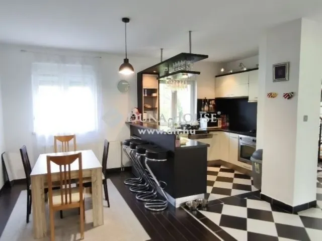 Eladó ház Pécs, Málom 140 nm