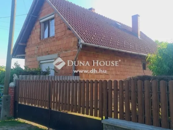 Eladó ház Szentlőrinc 102 nm