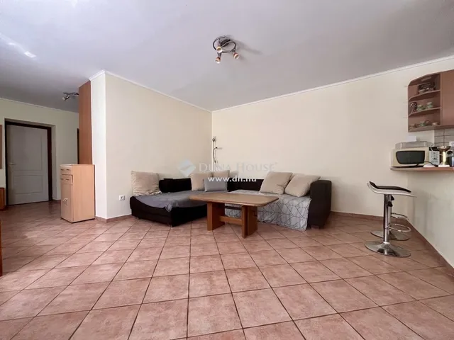 Eladó ház Szűr 94 nm