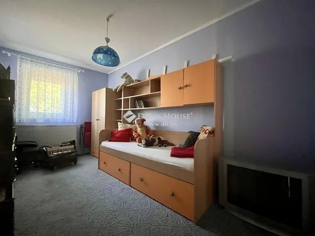 Eladó ház Szűr 94 nm