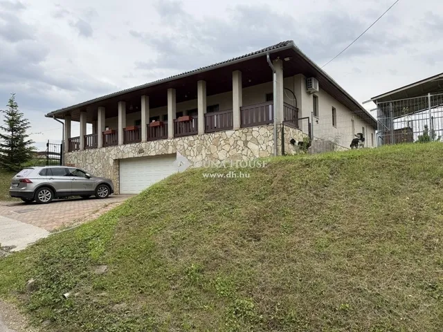 Eladó ház Kozármisleny 225 nm