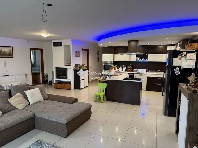 Eladó ház Kozármisleny 225 nm