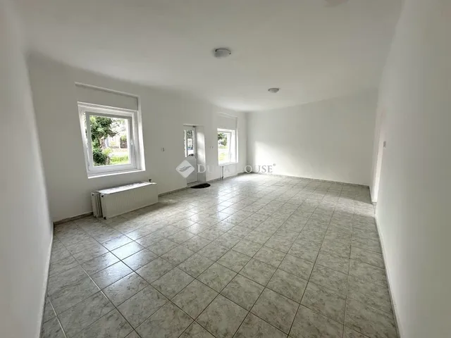 Kiadó kereskedelmi és ipari ingatlan Pécs, Rácváros 50 nm