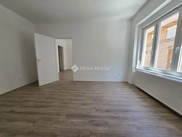 Eladó lakás Pécs 69 nm