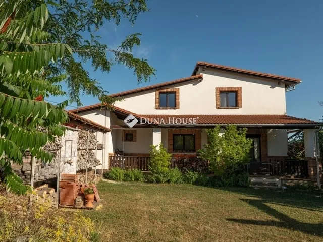 Eladó ház Romonya 230 nm