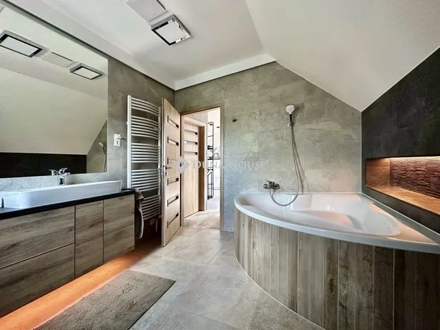 Eladó ház Kozármisleny 200 nm