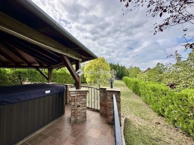 Eladó ház Pécs 300 nm