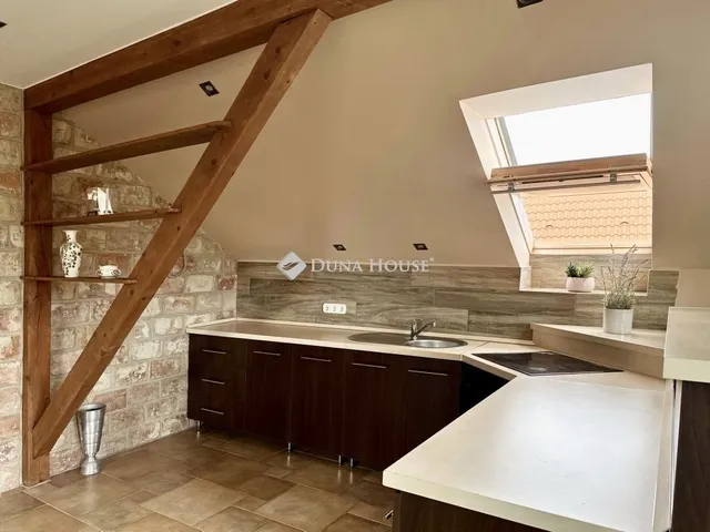 Eladó ház Pécs 300 nm