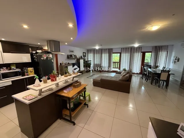 Eladó ház Kozármisleny 225 nm