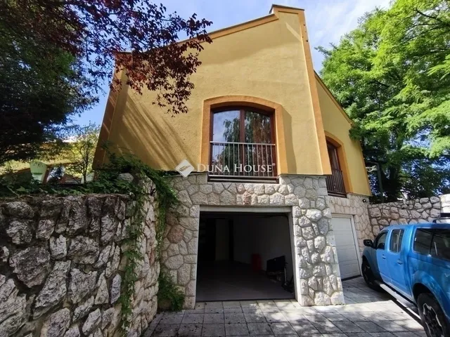 Eladó ház Pécs 240 nm